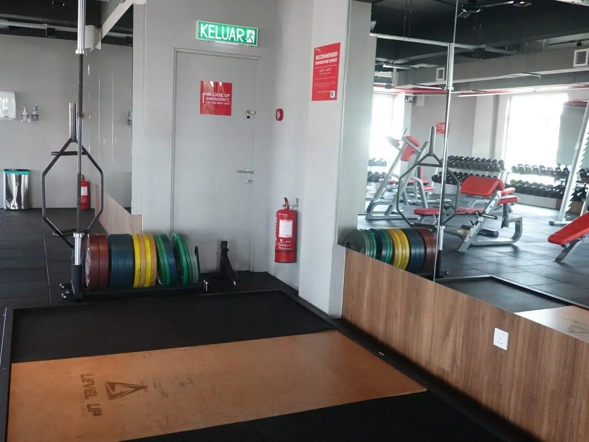 Deadlift platform at Level Up Fitness Xpress Tabuan Jaya
