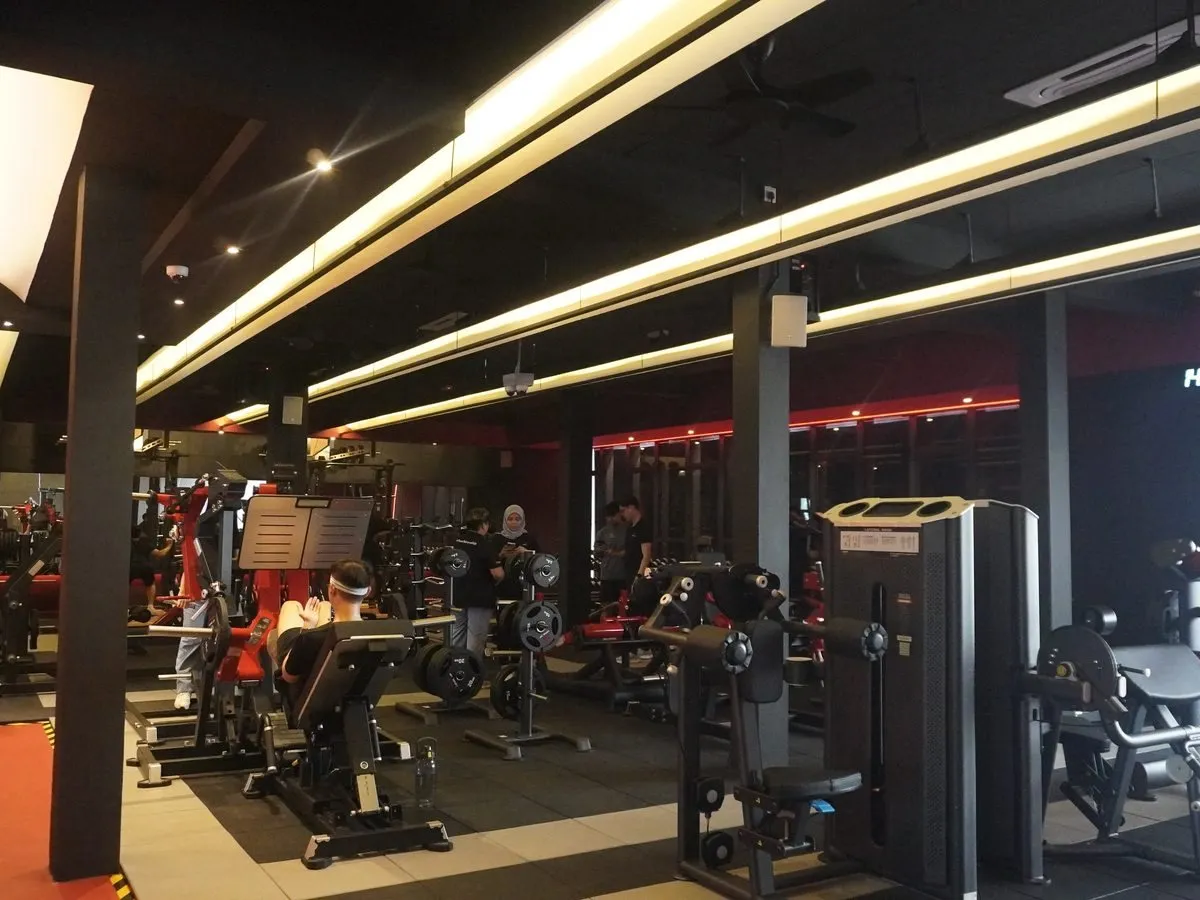 Brand-new strength floor at Level Up Fitness Xpress Westfield Points