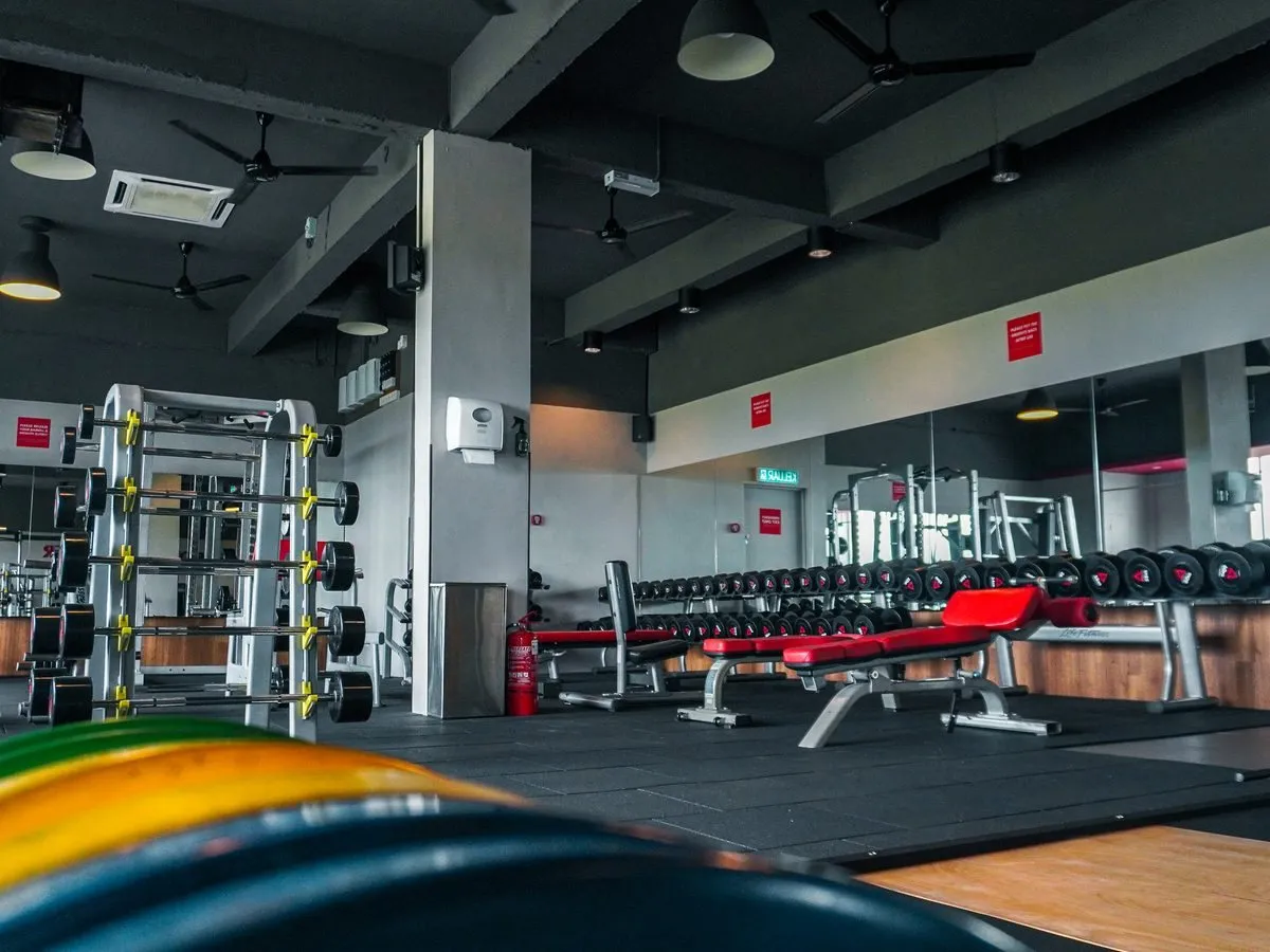 Free-weights floor at Level Up Fitness Xpress Metrocity