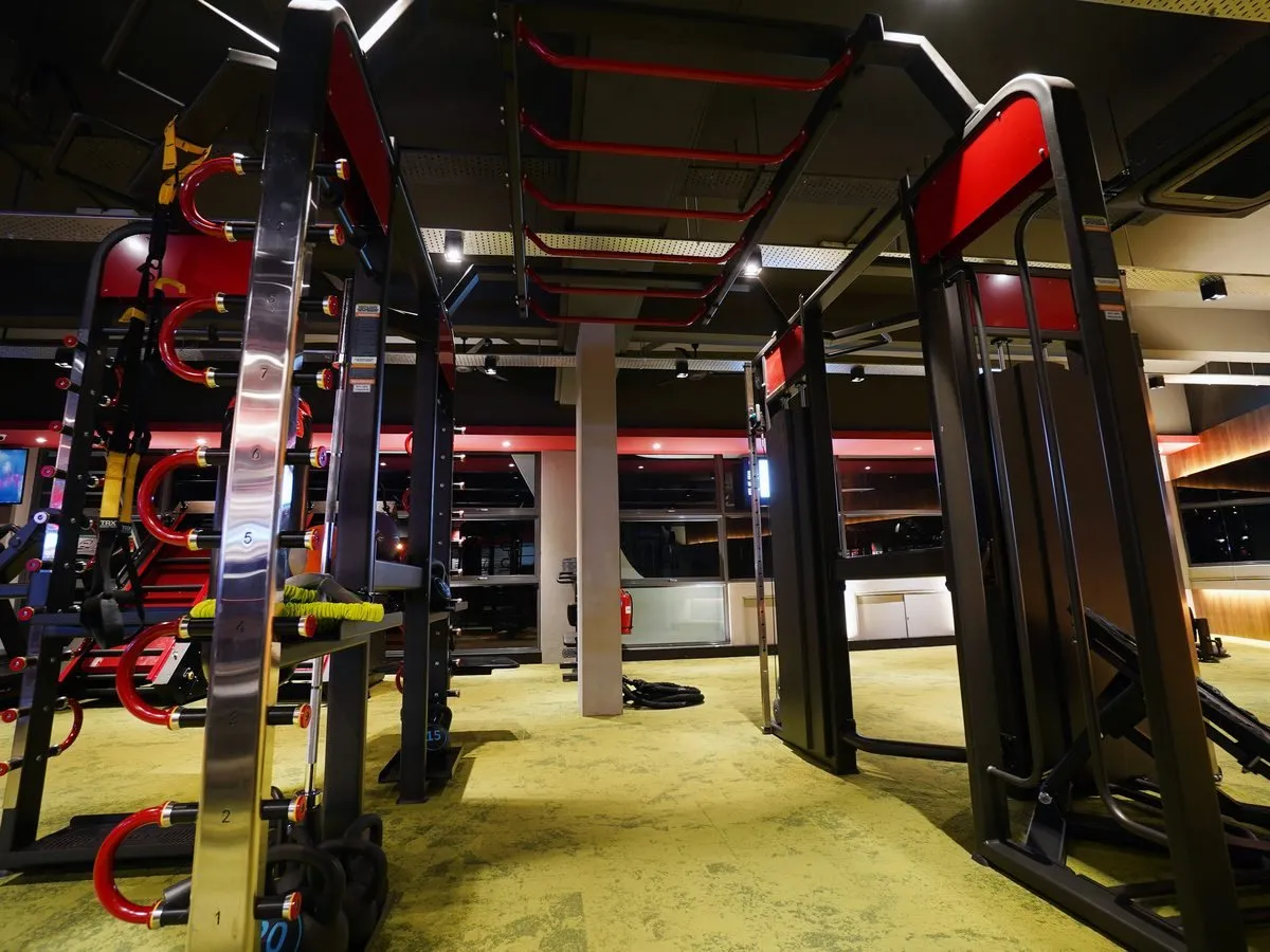 Functional rig on turf at Level Up Fitness Xpress Town Square