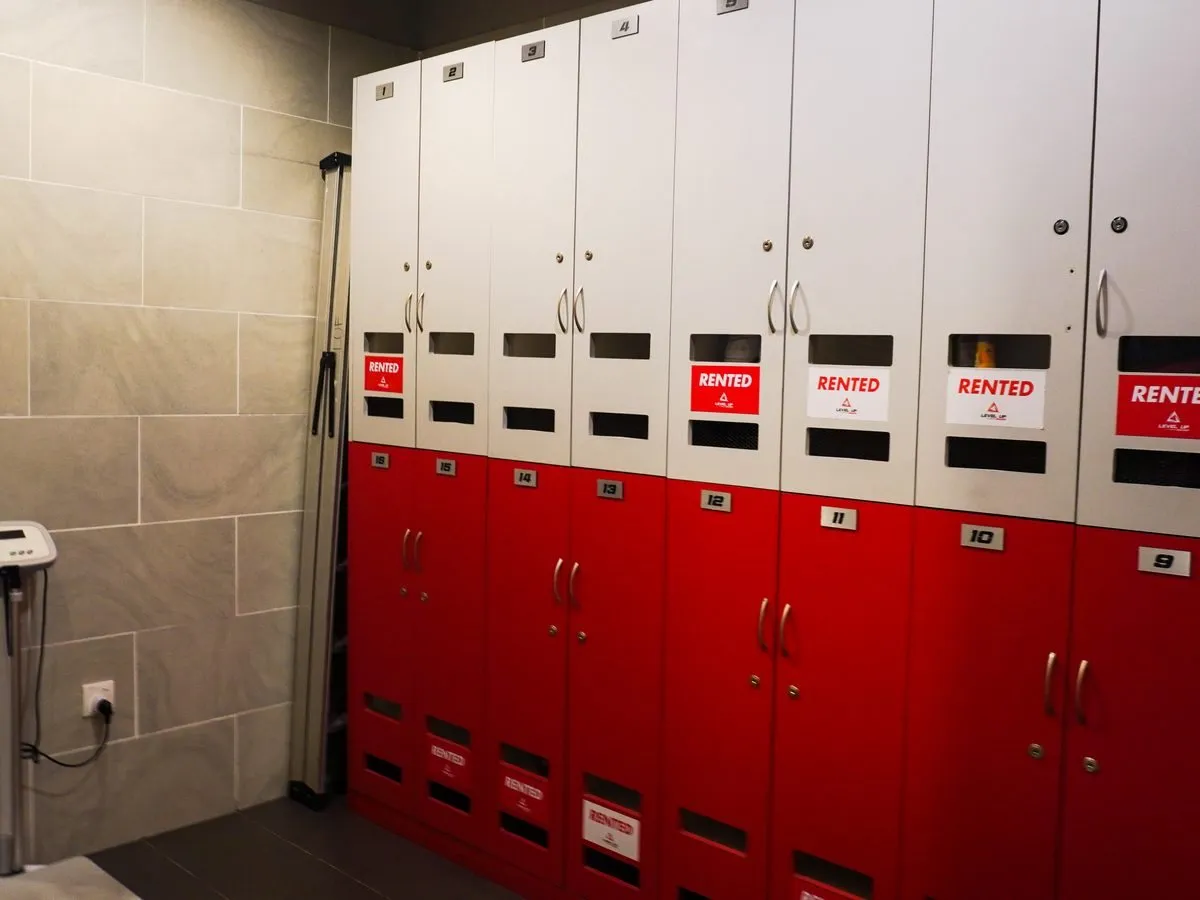 Lockers and clean changing rooms at Level Up Fitness Xpress Marina Square